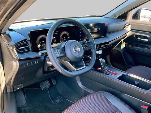 New 2026 Nissan Kicks SR w/ SR Premium Package FWD image 8