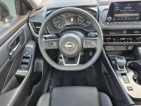 Certified 2023 Nissan Rogue SV w/ SV Premium B Package FWD image 14