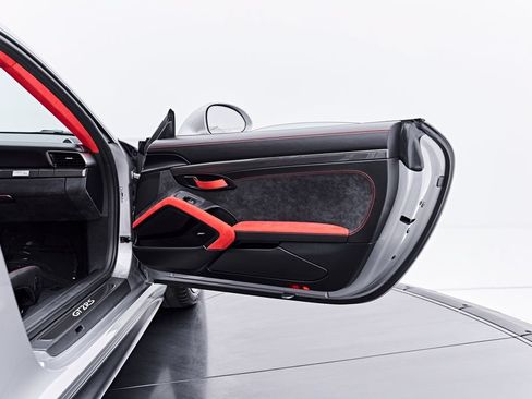 Used 2019 Porsche 911 GT2 RS RWD image 45