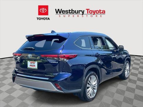 Certified 2022 Toyota Highlander Platinum image 7