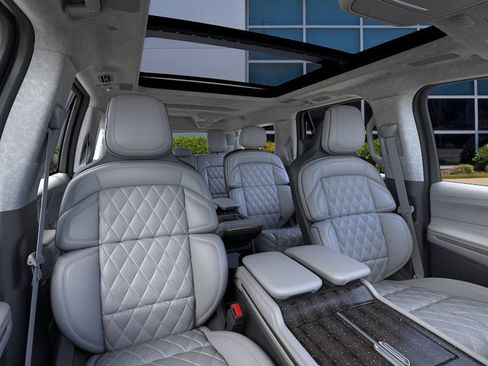 New 2026 Lincoln Navigator L Black Label AWD/4WD image 10