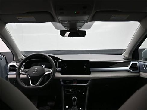 New 2026 Volkswagen Taos SE image 10