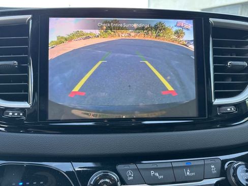 Used 2025 Chrysler Pacifica Select FWD image 27