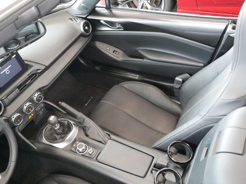 Used 2022 MAZDA MX-5 Miata Grand Touring w/ Weather Package RWD image 11