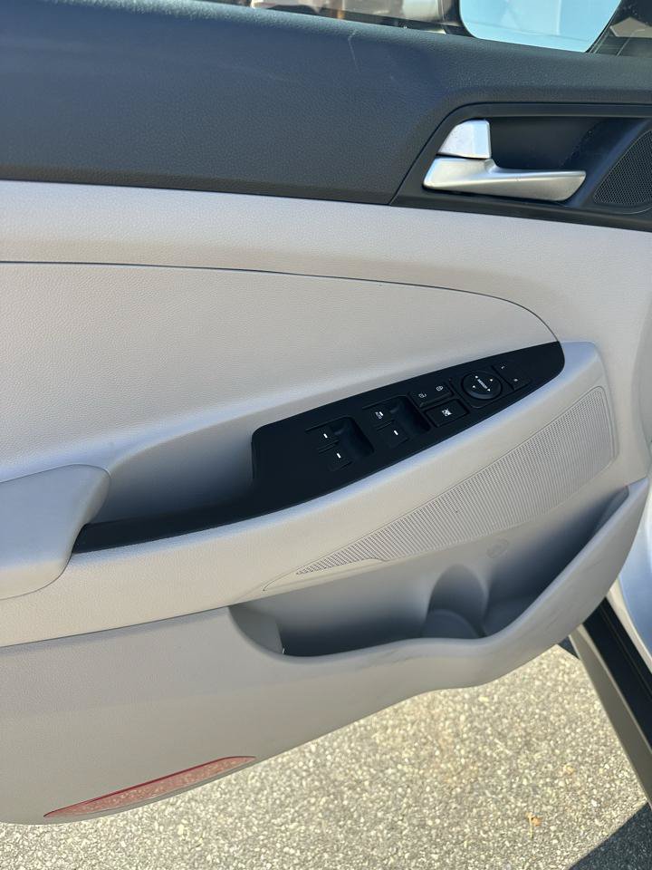 Used 2019 Hyundai Tucson Value w/ Cargo Package FWD image 6