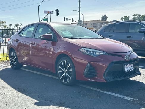 Used 2017 Toyota Corolla SE FWD image 4