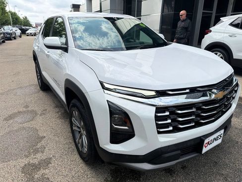 Used 2025 Chevrolet Equinox LT FWD image 11