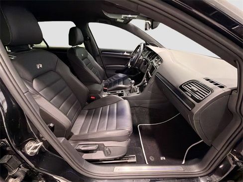 Used 2017 Volkswagen Golf 4-Door image 24