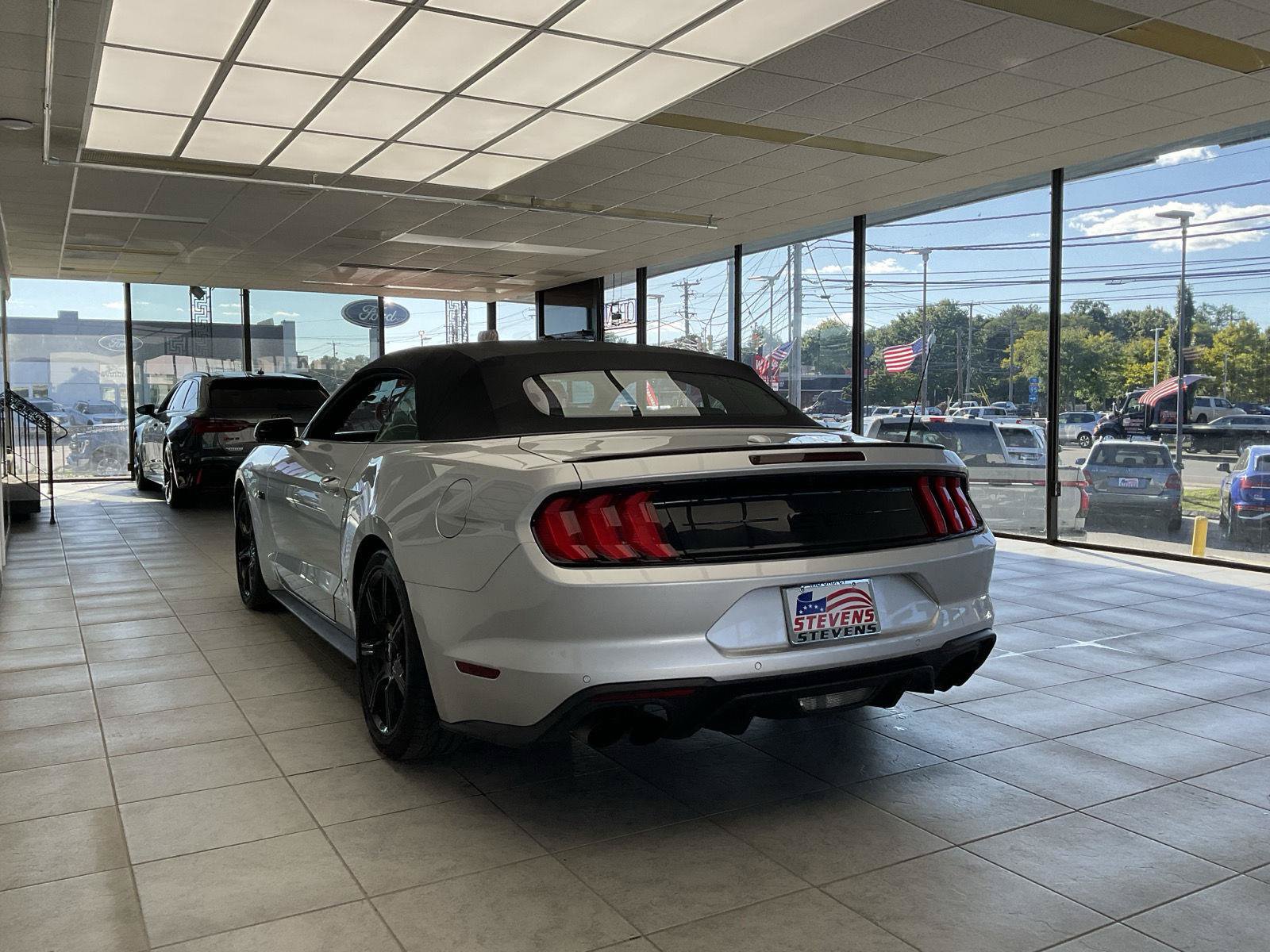 Used 2019 Ford Mustang GT Premium w/ Black Accent Package RWD image 7