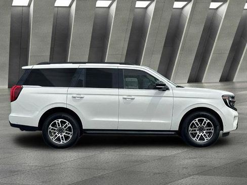 Certified 2025 Ford Expedition Active RWD image 2