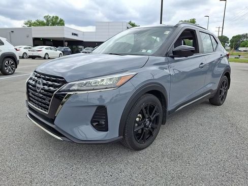 Used 2023 Nissan Kicks SR w/ SR Premium Package FWD image 4