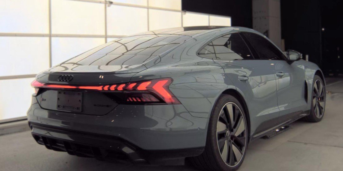 Used 2022 Audi RS e-tron GT w/ Carbon Performance Package AWD/4WD image 2