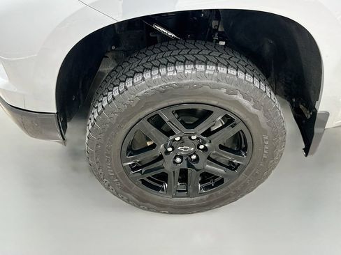 Used 2024 Chevrolet Silverado 1500 LT Trail Boss w/ LT Trail Boss Premium Package AWD/4WD image 31