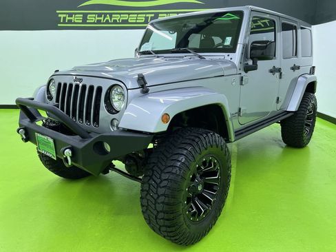 Used 2015 Jeep Wrangler Unlimited Sahara AWD/4WD image 5