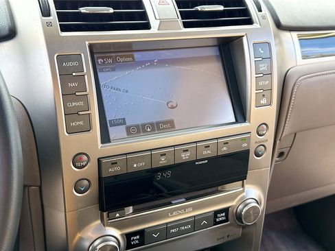 Used 2016 Lexus GX 460 image 10