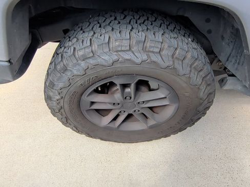 Used 2017 Jeep Wrangler Unlimited Sahara AWD/4WD image 11