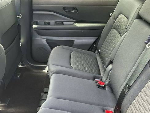 Used 2024 Nissan Pathfinder S image 27