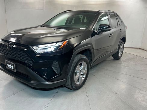Used 2025 Toyota RAV4 XLE AWD/4WD image 1