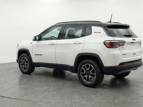 Used 2025 Jeep Compass Trailhawk AWD/4WD image 6