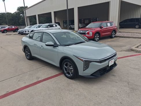 Used 2025 Kia K4 FWD image 6