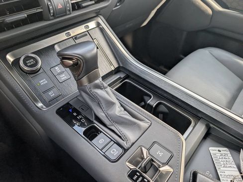 Used 2024 Lexus GX 550 w/ Accessory Package (31) AWD/4WD image 22