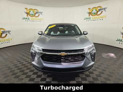 Certified 2024 Chevrolet Trax LS w/ LS Convenience Package FWD image 2