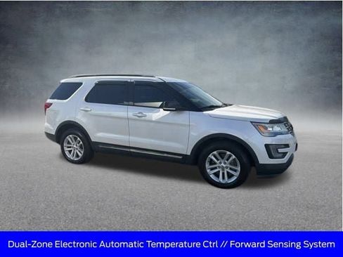 Used 2016 Ford Explorer XLT w/ Equipment Group 202A image 5
