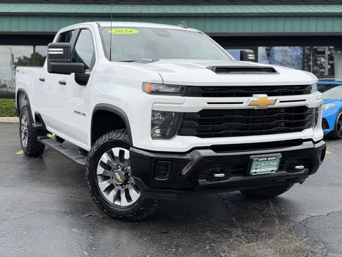 Used 2024 Chevrolet Silverado 2500 Custom w/ Custom Value Package AWD/4WD image 3