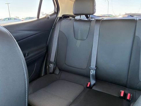 Used 2025 Buick Encore GX Preferred AWD/4WD image 38
