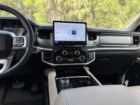 Certified 2024 Ford Expedition XLT image 26