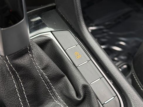 Used 2024 Volkswagen Taos SE image 32