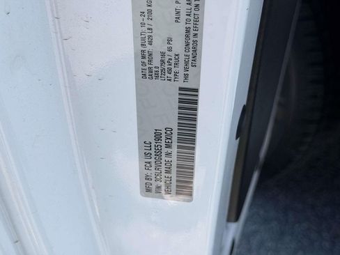 Used 2025 RAM ProMaster 2500 w/ Convenience Group FWD image 25