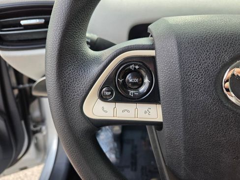 Used 2016 Toyota Prius Four FWD image 31