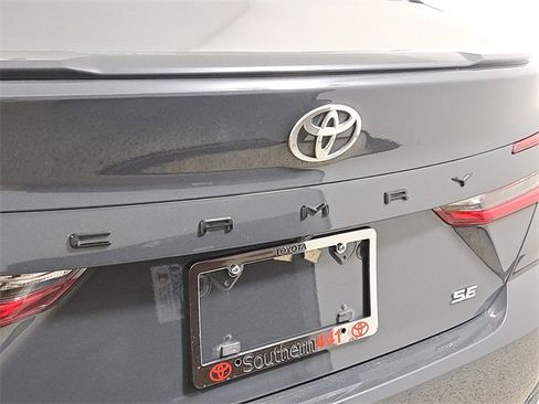 Used 2025 Toyota Camry SE image 9