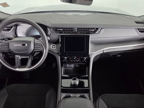 New 2025 Jeep Grand Cherokee Altitude image 36