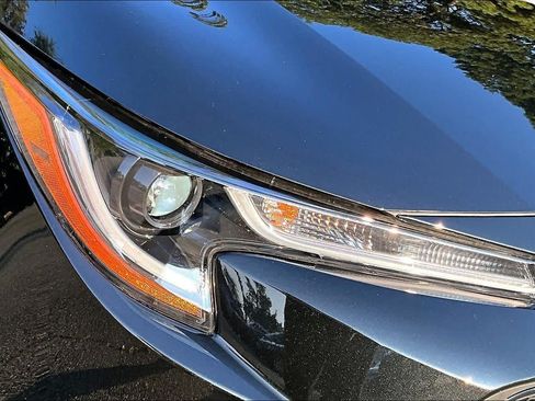 Used 2022 Toyota Corolla LE FWD image 28