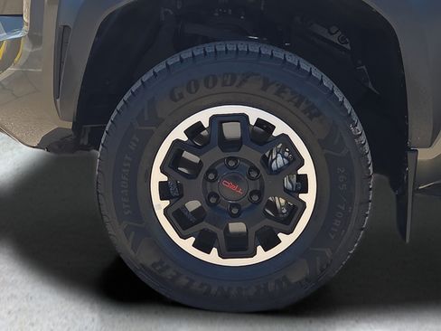 Certified 2024 Toyota Tacoma TRD Off-Road AWD/4WD image 9