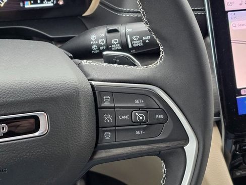 New 2025 Jeep Grand Cherokee Limited w/ Luxury Tech Group II image 28