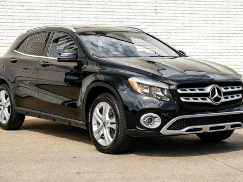 Used 2018 Mercedes-Benz GLA 250 4MATIC w/ Premium Package image 6