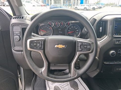 Used 2022 Chevrolet Silverado 1500 Custom w/ Safety Confidence Package RWD image 7