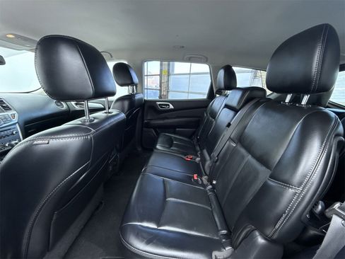 Used 2018 Nissan Pathfinder SL image 32