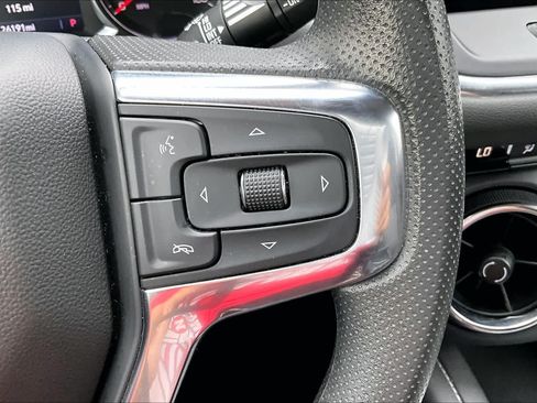 Used 2025 Chevrolet Blazer LT AWD/4WD image 41