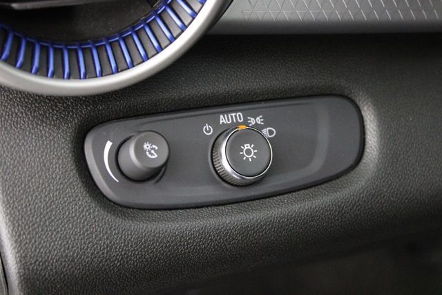 Used 2025 Chevrolet Trax LS w/ LS Convenience Package FWD image 21