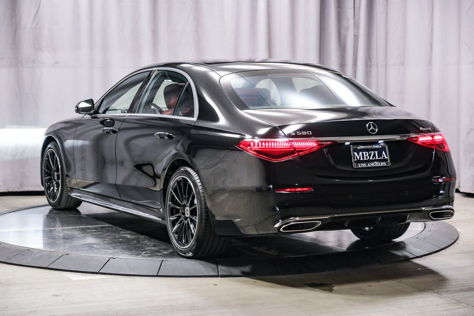 Used 2026 Mercedes-Benz S 580 4MATIC Sedan image 2