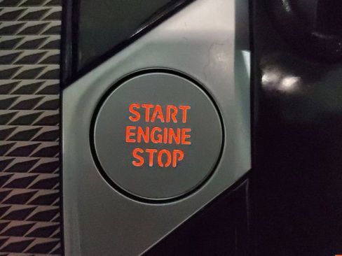 Used 2022 BMW X6 xDrive40i w/ M Sport Package image 32