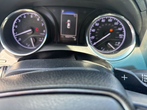 Used 2018 Toyota Camry SE image 6