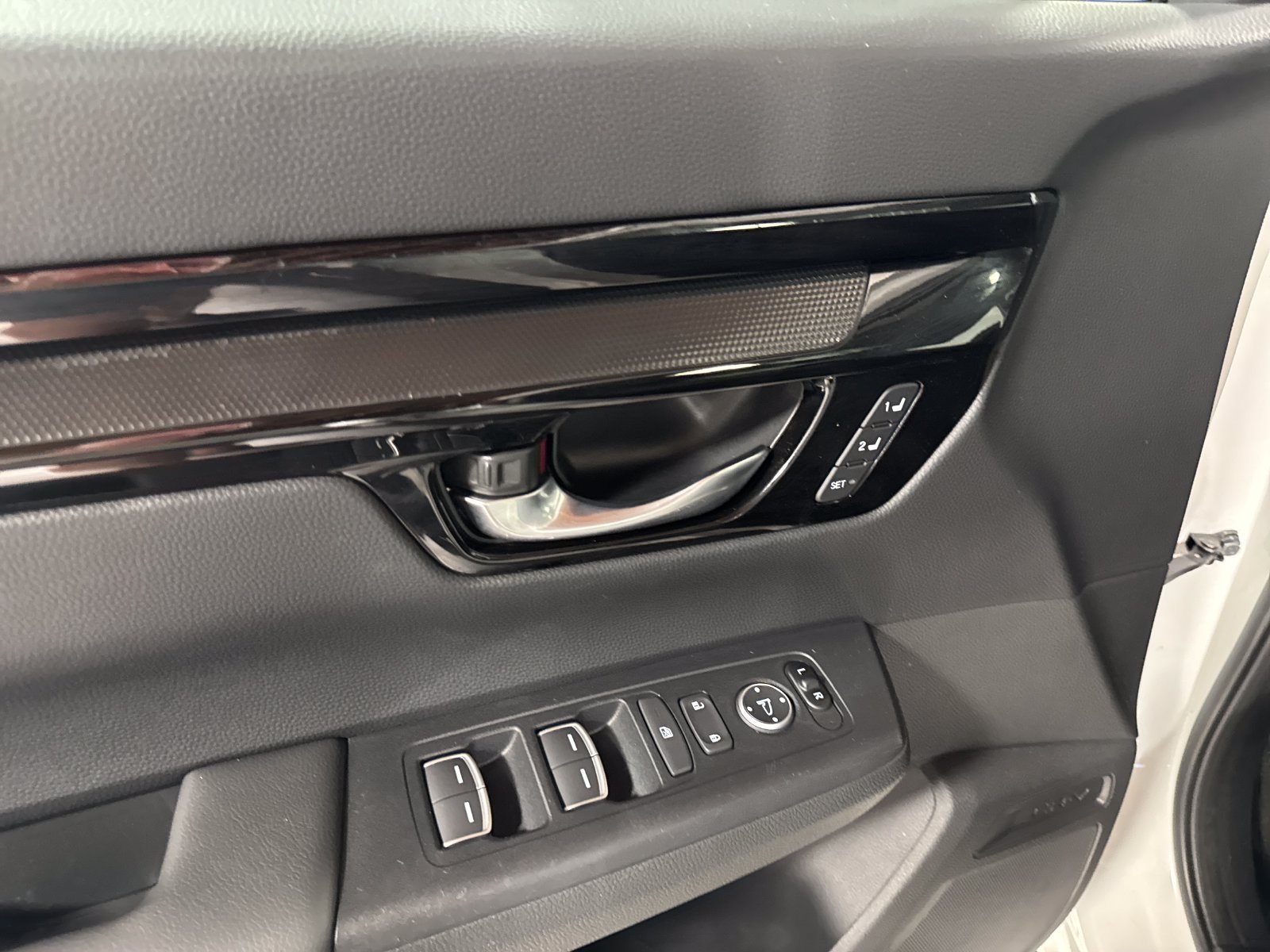 Used 2025 Honda CR-V EX-L image 16