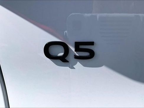 Used 2025 Audi Q5 Premium w/ Convenience Package image 24