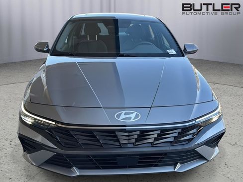 Used 2025 Hyundai Elantra SEL image 7