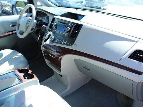 Used 2012 Toyota Sienna XLE image 34